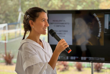 María Antonia Jaramillo, la sorda que oye y abraza el silencio y el dolor: recuperó la audición con implantes cocleares. Esta manizaleña de 41 años es la creadora del programa 'Soy una sorda que oye'. Conozca su historia.