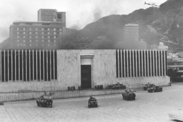 El 6 de noviembre de 1985, la guerrilla del M-19, en la cual militaba el hoy presidente Gustavo Petro, irrumpió en la sede de la Corte Suprema de Justicia y del Consejo de Estado y tomó como rehenes a magistrados y funcionarios.