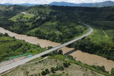 El puente Fortunato Gaviria, sobre el río Cauca.