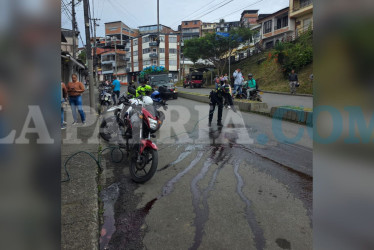 Testigos aseguraron que el pasajero salió volando tras el impacto y presentó abundante sangrado.
