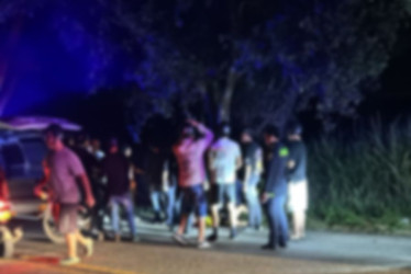 El adolescente viajaba en una moto perdió el control del vehículo y colisionó contra un árbol. 