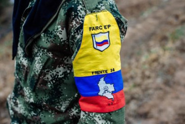 La institución indicó que en el campamento hallaron 20 brazaletes alusivos al "Frente 33 de las Farc".