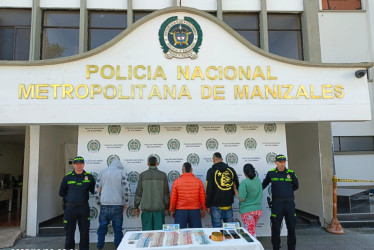 Los cinco miembros de la banda de microtráfico aceptaron cargos y esperan su condena.