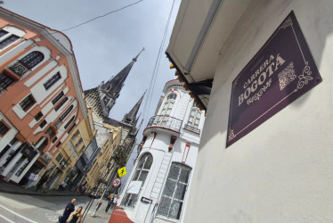 Guías de la historia. La Asociación Cívica Centro Histórico de Manizales enmarca el pasado con placas que recuperan y renombran calles y carreras en Manizales. Una identidad reconstruida con un estudio histórico, toponímico y cartográfico.