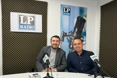  Hernán Darío Sánchez, director comercial de Sucrédito y Jorge Andrés Montoya, director de bienestar social de la financiera. 