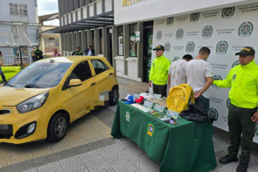 La defensa de la propietaria del taxi demostró que ella no participó en el hurto, y los dos capturados el día de los hechos reconocieron su responsabilidad.