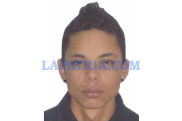 Las autoridades buscan a la familia de Andrey Deiby, a quien atropelló un conductor fantasma en la vía a Pereira.