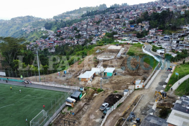 Cambian escombros por ilusiones. La construcción del parque Metropolitano, cerca de la cancha sintética de Arrayanes, entusiasma a cinco comerciantes y visitantes consultados. Los trabajos avanzan en la antigua escombrera. Además, la Alcaldía de Manizales responde a denuncias por impagos en la obra. Así se vería el proyecto.