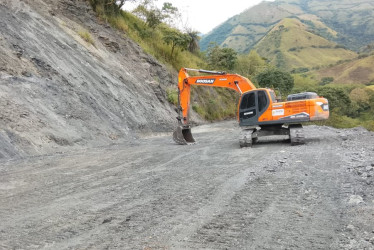 La comunidad le agradeció al operario a cargo de las labores de remoción y estabilización.
