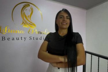 Fotos I Cortesía Sena I LA PATRIA Liliana Pineda, con su emprendimiento Beauty Studio, proyecto que desarrolla en el barrio donde vive en la actualidad.