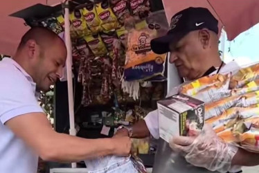 Los vendedores recibieron surtido para sus negocios, tras aprobación de recursos del Concejo.