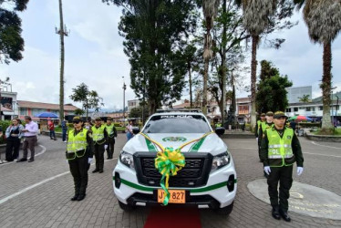 Foto I Facebook Alcaldía I LA PATRIA  Así mismo, dos municipios se suman al convenio para reforzar seguridad con cámara. Y llega camioneta para la Policía. Además, adelantaron obras en parque y en vía clave. Entregan elementos para madres gestantes. 