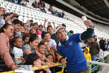 Dayro les aseguró a los niños que su principal compromiso será transmitir valores a las nuevas generaciones.