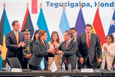 Foto |EFE | LA PATRIA El presidente colombiano Gustavo Petro asumió este año la Presidencia pro tempore de la Comunidad de Estados Latinoamericanos y Caribeños (CELAC) en un acto realizado en Tegucigalpa (Honduras)  