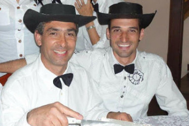 Andrés Felipe y su padre, Álvaro Mejía, quien no pierde la esperanza de regresar al sitio donde su hijo desapareció.