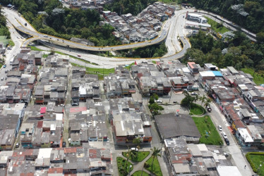 Imagen aérea del barrio Fanny González, que lleva el nombre de la primera mujer en llegar a la Corte Suprema de Justicia. Como este, otros barrios surgieron de invasiones, procesos de vivienda y decisiones comunitarias que eligieron homenajear a personajes con historia.