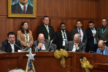 La Comisión Séptima archivó la reforma de la salud con ocho votos en contra y cinco a favor. El ministro del Interior, Armando Benedetti, acusó a la célula de actuar de forma "cochina y rastrera".