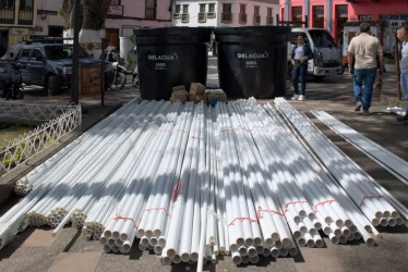 Entrega de insumos para mejorar acueductos a presidentes de juntas de Acción Comunal favorecidas.