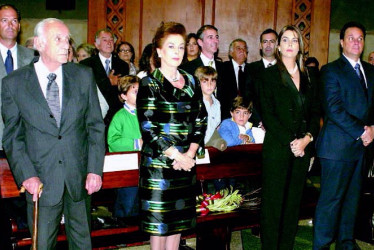 En el 2008 Luz Marina Zuluaga y su esposo, Enrique Vélez, se encontraron con sus cuatro hijos y nietos en el homenaje especial, por los 50 años como Miss Universo, realizado en la Catedral Basílica de Manizales. También asistió Pedro Velasco, esposo de Andrea Vélez.