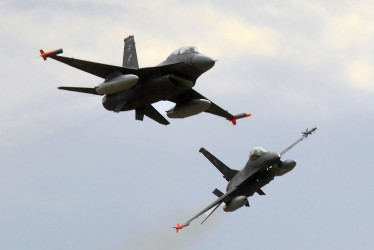 El Gobierno de Argentina presentó este sábado los primeros seis aviones de combate F-16, comprados por el país sudamericano a Dinamarca. 