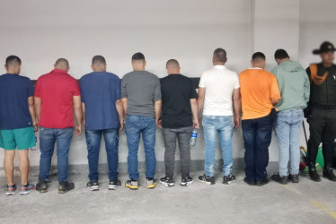 A los ocho capturados los sorprendieron, según la Policía, contaminando una quebrada.