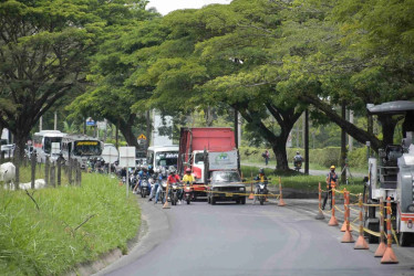 Las bandas reductoras de velocidad en el sector Galicia de la vía Pereira - Cerritos deben ser retiradas para evitar congestión vehicular.