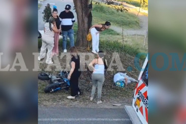El motociclista se chocó contra un árbol y debieron trasladarlo a un hospital. El afectado se accidentó en la Troncal de Occidente. El Cuerpo de Bomberos le prestó primeros auxilios y lo llevó al hospital de Anserma.