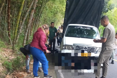 El motociclista, aún sin identificar, murió de manera instantánea.