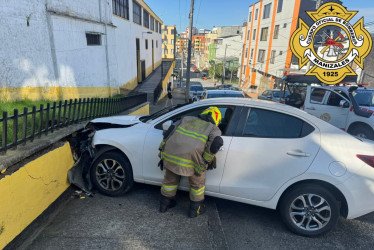 Fotos| Bomberos| LA PATRIA La conductora resultó lesionada.