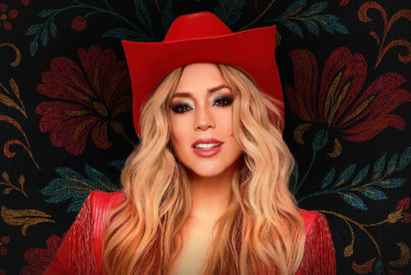  La cantante y actriz colombiana, Adriana Bottina. 