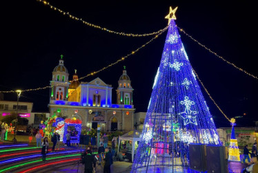  Manzanares brilla en esta Navidad con sus luces en el parque principal.
