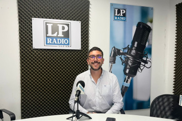 Esteban Gallego, profesional del equipo de comunicaciones de Chec.