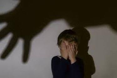 Lo golpeó en nuca, mandíbula, ojo derecho y le expresó que lo iba a matar.