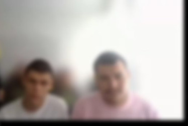 Los hermanos, señalados de homicidio en el Norte de Caldas, llevan dos meses detenidos. También les hallaron armas de fuego.