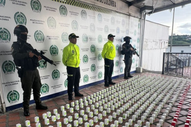 Golpe a la red criminal La Cordillera en el Eje Cafetero. El Bloque de Búsqueda incautó 531 frascos de ketamina destinados a la producción de tusi.