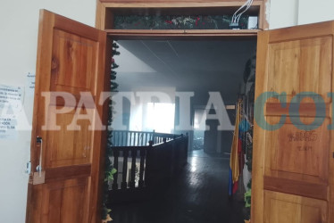 El conato de incendio ocurrió en el salón de danzas de un centro cultural en Anserma (Caldas). Empleados reaccionaron con prontitud y evitaron que se propagaran las llamas.