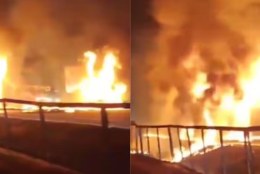 El vehículo se incendió inmediatamente tras el impacto y la mayoría de las víctimas murieron quemadas dentro.