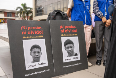 Fotografía de archivo del 10 de julio de 2025 que muestra imágenes de menores detenidos de forma irregular hallados días después asesinados, en Guayaquil (Ecuador).