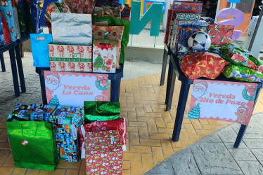 Los niños y niñas de las veredas recibieron su regalo.