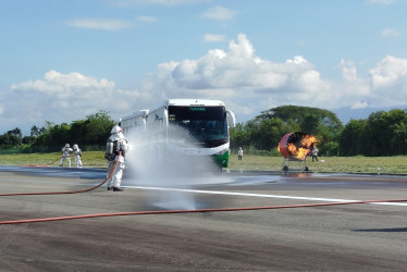 Simulacro en el aeropuerto internacional El Edén, de Armenia.