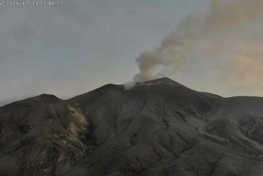 El volcán Puracé se mantienen en alerta naranja.