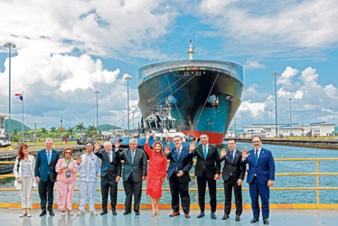 Foto | EFE | LA PATRIA Los presidentes latinoamericanos que participan en el Foro Económico Internacional de América Latina y el Caribe realizaron ayer una visita a las nuevas esclusas del Canal de Panamá, construidas bajo administración panameña y que multiplicaron el valor estratégico de la vía interoceánica.