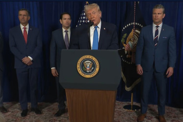 El presidente de Estados Unidos, Donald Trump, dijo este sábado que, tras la captura del presidente venezolano, Nicolás Maduro, las compañías petroleras estadounidenses van a invertir "miles de millones de dólares" para reparar la infraestructura de ese sector en Venezuela, que se encuentra "en muy mal estado".