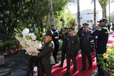 Acto simbólico en Escuela de Carabineros por los policías muertos en el 2019 en la Escuela de Cadetes de Bogotá