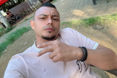 Cristian era ingeniero biomédico, locutor y docente.