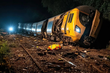 Descarrilamiento de tren  en España deja muertos