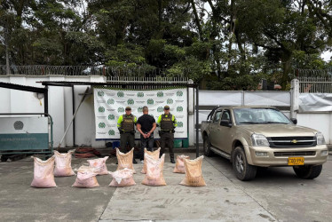 Fue capturado en flagrancia un hombre de 40 años de edad, quien se movilizaba como conductor de una camioneta.