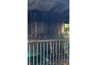 Un corto circuito sería la causa del incendio que acabó con la vivienda.