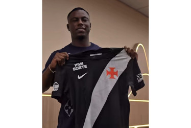 Marino Hinestroza con la camiseta de Vasco Da Gama. 