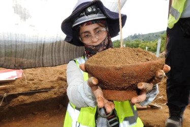 Iván Espitia Prieto y Mariana Duque Franco son los arqueólogos de campo del proyecto